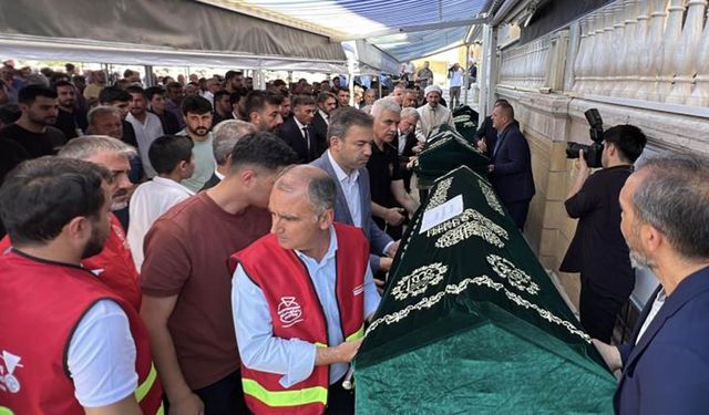 Kahramanmaraş'ta Yangında Yaşamını Yitiren 3 Kardeşe Veda