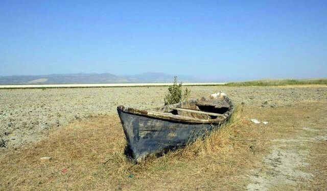 Kuruyan Marmara Gölü Yeniden Suyla Buluştu