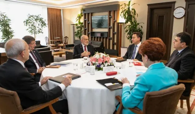 Davutoğlu'nun Siyaseti Bırakacağı İddiası