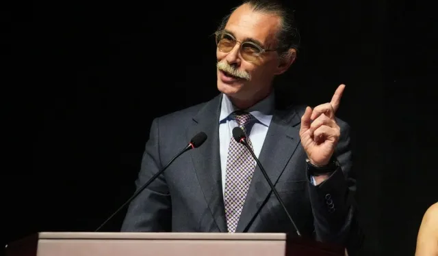 Erdal Beşikçioğlu CHP’de Kalma Kararı Aldı