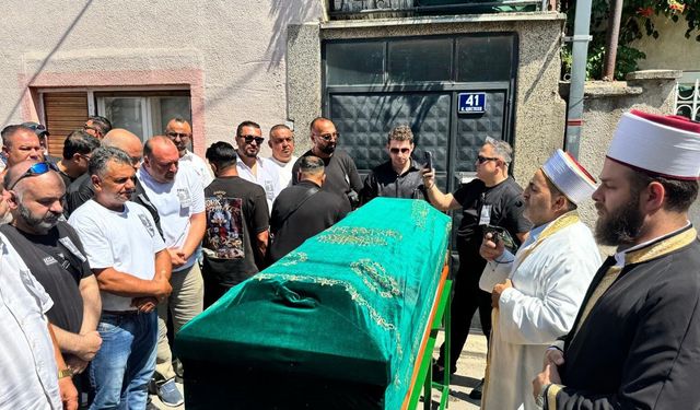 Cansever Vasiyeti Üzerine Aile Mezarlığına Defnedildi