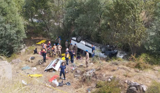 Sivas'ta Yolcu Minibüsü Şarampole Uçtu: 4 Can Kaybı