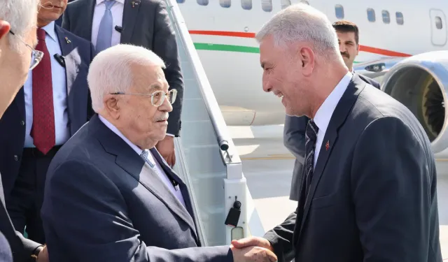 Mahmud Abbas Ankara’da: Bakan Bolat Karşıladı