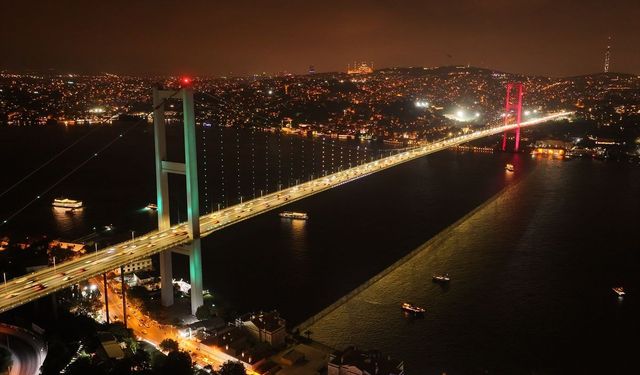 Mekke Anlaşması Mesajı Simge Yapılara Taşındı