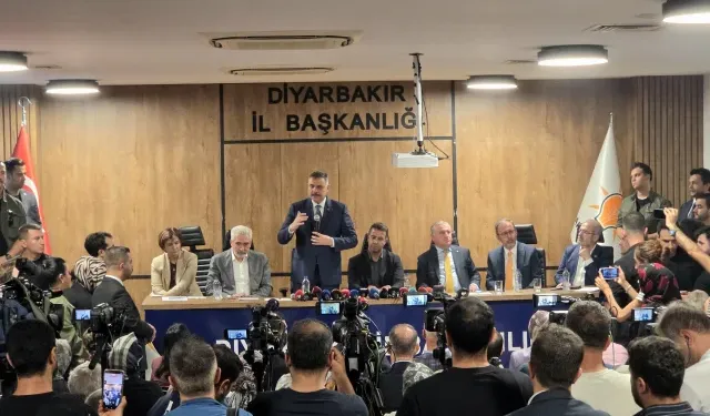 Bakanlar Diyarbakır’da Kürtçe Ezgilerle Karşılandı