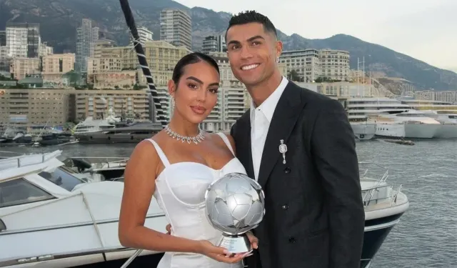 Cristiano Ronaldo Lüks Araçlarını Paylaştı