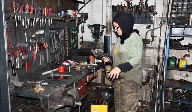 Sanayide Tornacılık Yapan Genç Kız Örnek Oluyor