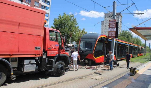 Kayseri'de Tramvay Kazası: Genç Kadın Hayatını Kaybetti