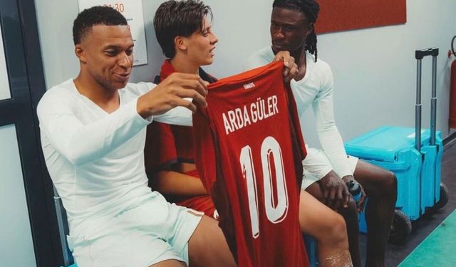 Mbappe'nin Elindeki Arda Güler Forması Gündem Oldu