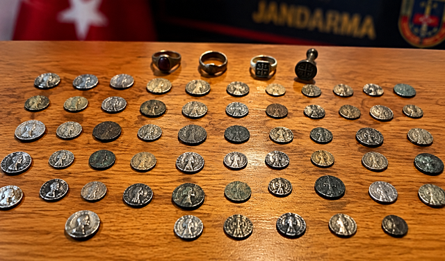 Tarlada Bulduğu 52 Bizans Eserini Satarken Yakalandı