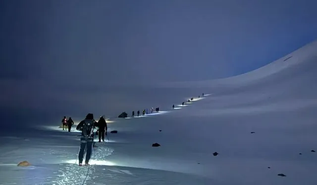 Vanlı Dağcılardan Verçenik ve Kazbek Zirvesi