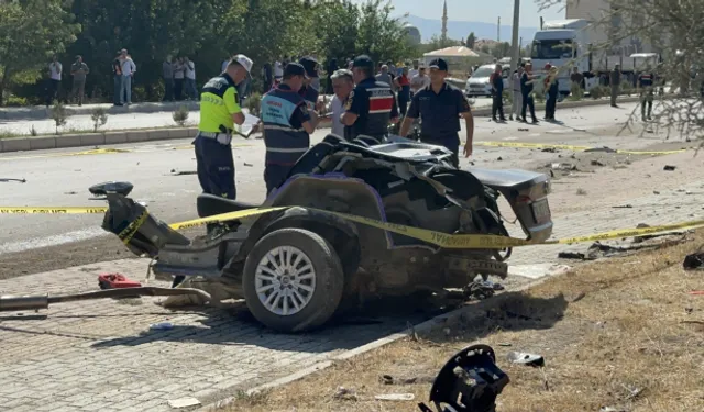 Elazığ’da Kaza: Otomobil İkiye Bölündü