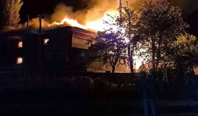 Şavşat'ta Tarihi Camide Yangın Paniği