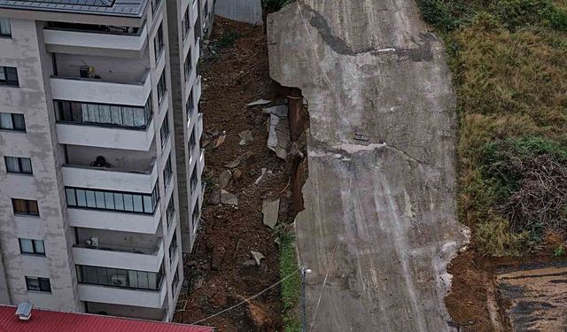 Trabzon’da Sağanak Sonrası İstinat Duvarı Çöktü