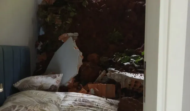 Arsin’de Toprak Kayması Eve Zarar Verdi
