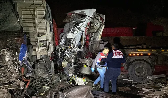Antalya’da Minibüs Devrildi, 16 Kişi Yaralandı