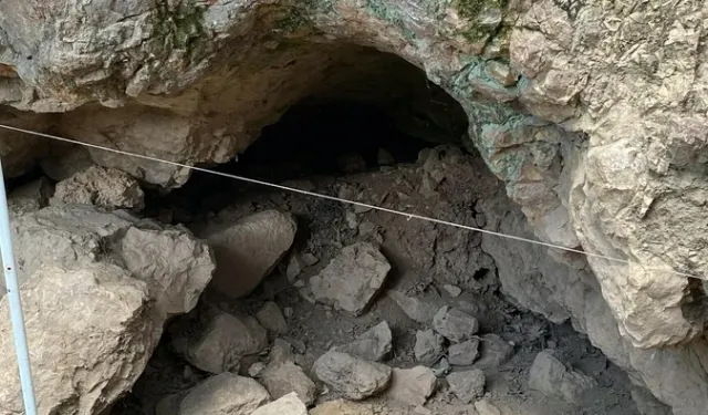 86 Bin Yıllık Mağarada Dev Çakmaktaşı Kütlesi