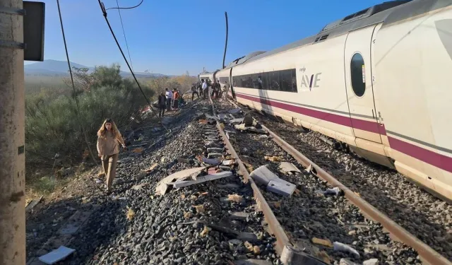 İspanya’da İki Hızlı Tren Çarpıştı: En Az 10 Ölü