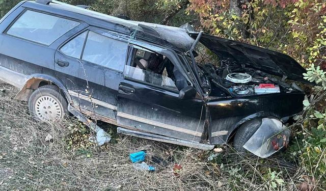 Safranbolu-Eflani Yolunda Otomobil Ağaca Çarptı