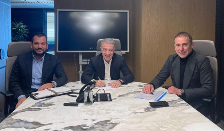 9 puan daha alması halinde şampiyonluğunu ilan edecek Trabzonspor, diğer yandan da gelecek yılın hazırlığına geçti. Milli arada İstanbul&#039;da yapılan toplantıda Başkan Ahmet Ağaoğlu, Asbaşkan Ertuğrul Doğan ve teknik direktör Abdullah Avcı bir araya gelirken, kulüp tarafından dev zirvenin fotoğrafı paylaşılmıştı.