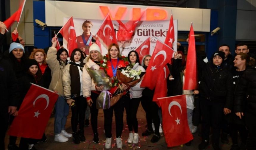 Trabzon Büyükşehir Belediyespor güreşçisi Mehtap Gültekin, Avrupa üçüncüsü olarak önemli bir başarıya imza attı.