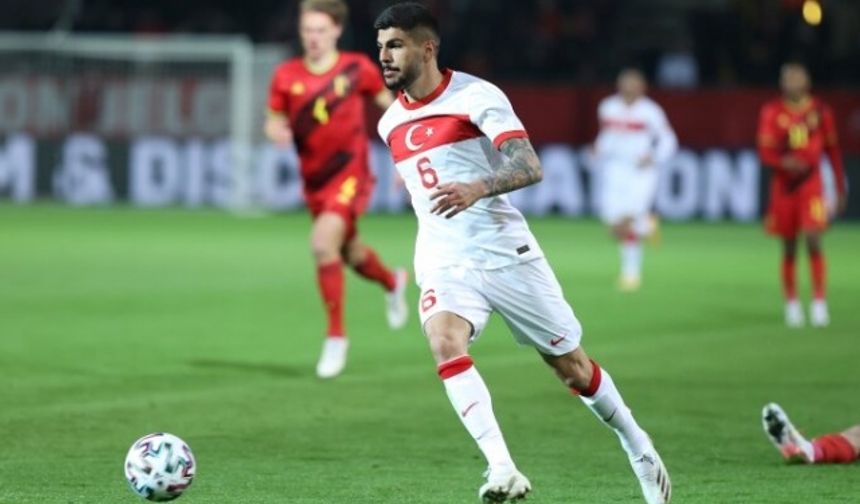 Kasımpaşa'nın genç futbolcusu Eren Elmalı performansıyla Süper Lig devlerini peşine taktı. Beşiktaş, Fenerbahçe, Galatasaray ve Fenerbahçe'nin ilgilendiği 21 yaşındaki futbolcunun transferinde flaş bir gelişme yaşandı. Bir süredir temaslarına devam eden 4 büyüklerden biri Eren Elmalı'nın transferinde öne geçti. İşte gündem yaratan gelişmenin detayları...