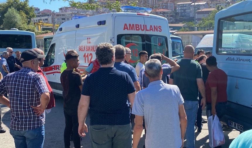 Zonguldak'ta gölgesine oturduğu minibüsün altında kalan yaşlı adam öldü