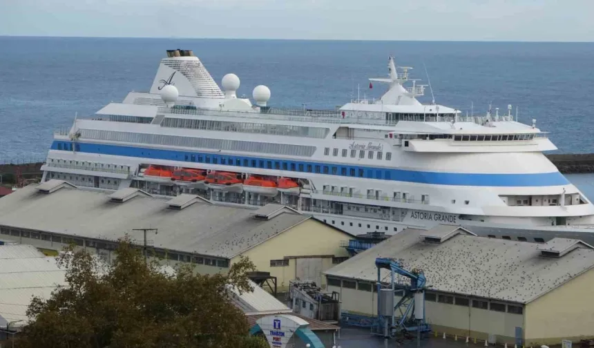 Trabzon kruvaziyer gemiyle Rus turistleri ağırlıyor