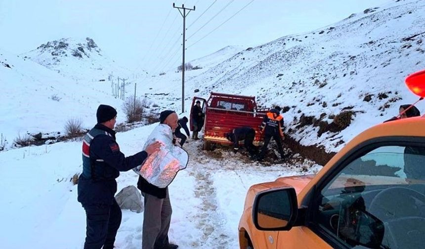Trabzon'dan Tonhavi Yaylası'na giderken mahsur kalan 2 kişi kurtarıldı