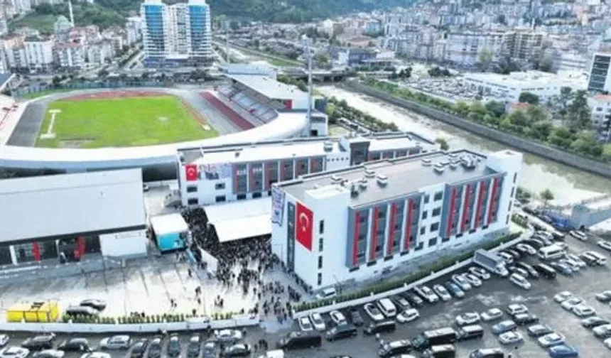 Bakan Bak, Akçaabat'taki spor lisesinin açılışında: Trabzon'a bu eser çok yakıştı