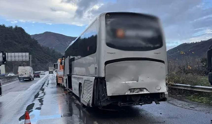 Sakarya’da 6 Araçlı Trafik Kazası: 15 Yaralı