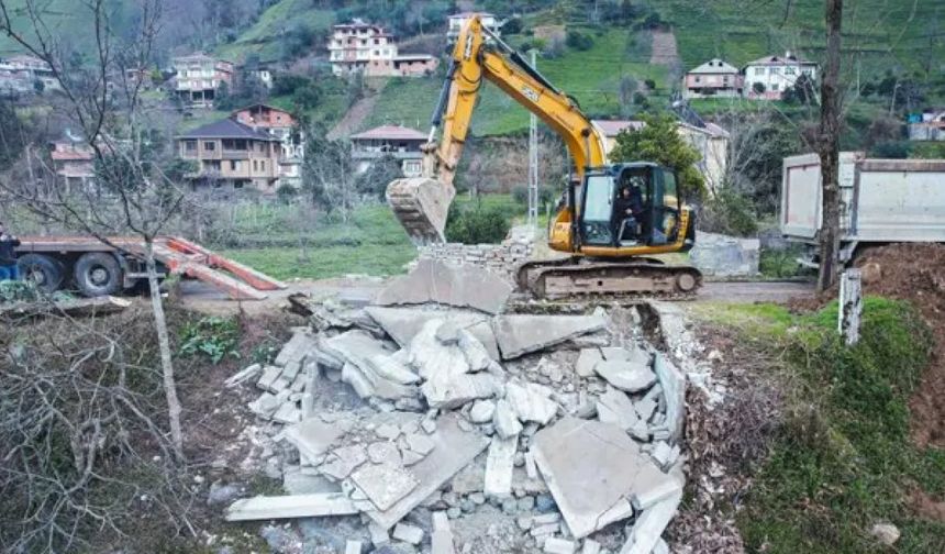 Fırtına Vadisi'nde İzinsiz Yapılar Yıkılıyor: “Niyetimiz Üzüm Yemek, Bağcıyı Dövmek Değil”