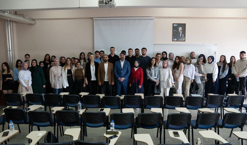 Üniversite Öğrencilerine “Sağlık Sektöründe Pazarlama İletişimi Stratejileri Eğitimi” Verildi