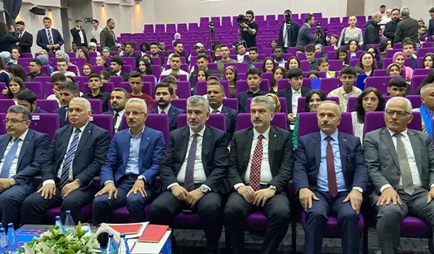 Bakan Uraloğlu Trabzon'da Açıkladı: Raylı Sistem Çalışmaları 2025'te Başlıyor