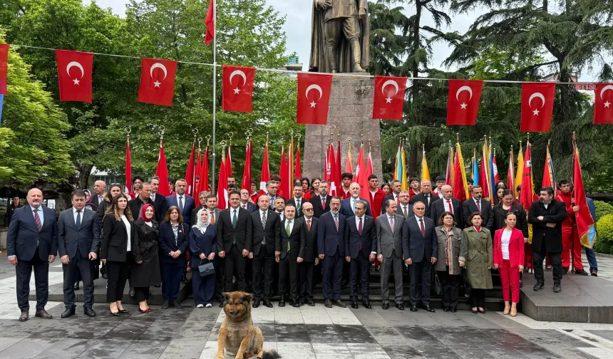 Trabzon’da 19 Mayıs Kutlamaları: Atatürk Anıtına Çelenk Sunuldu