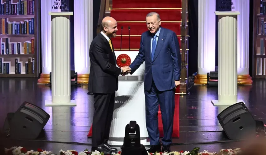 İlim Yayma Ödülleri’nde Baba Oğul Arasında Duygusal Anlar