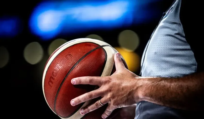 Samsun’daki Basket Maçında Oyuncu Hakeme Saldırdı