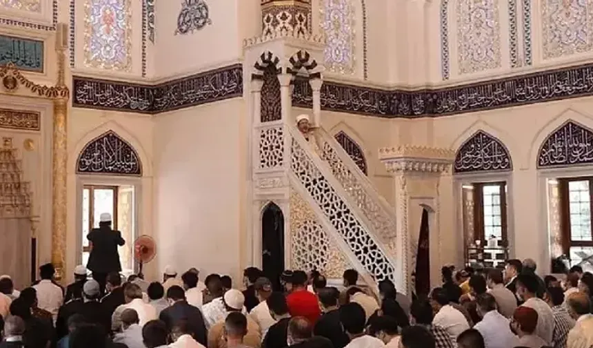 Cuma Hutbesinde Gençlere Ebedi Mutluluk Çağrısı