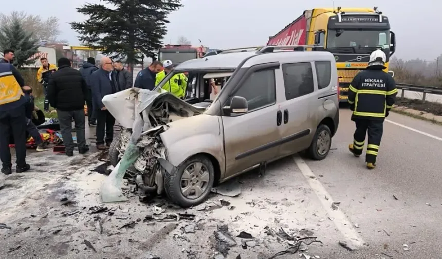 Tokat’ta Tır İle Araç Çarpıştı: 5 Yaralı