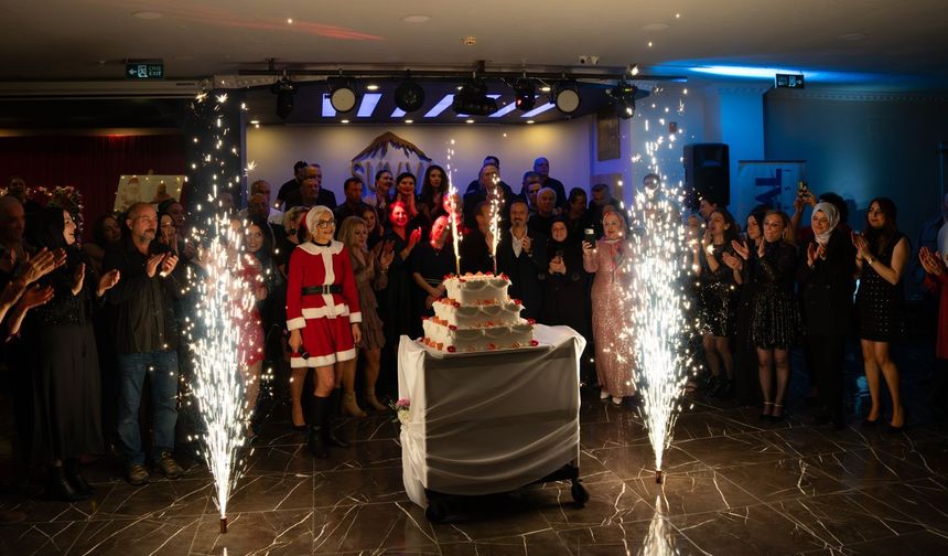 İmperial Ailesi Geleneksel Yıl Sonu Yemeğinde Buluştu