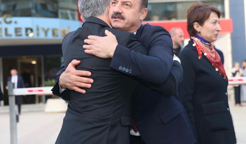 Yavuz Ağıralioğlu’ndan Yomra’da Sürpriz Ziyaret