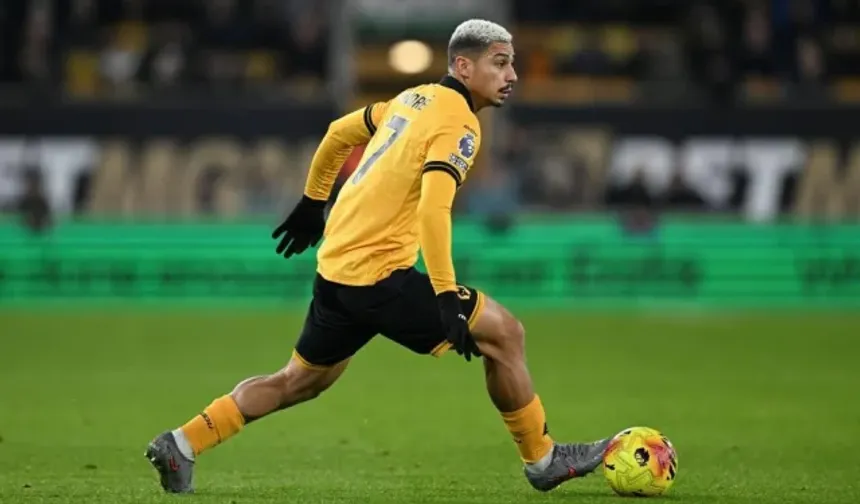 Galatasaray Orta Sahaya Andre Hamlesi Yapıyor