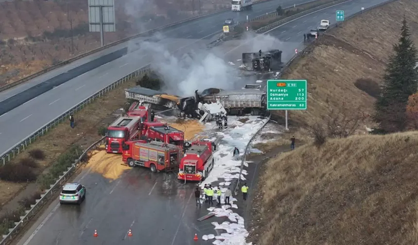TAG Otoyolu’nda 3 Tır Çarpıştı, Araçlar Yandı