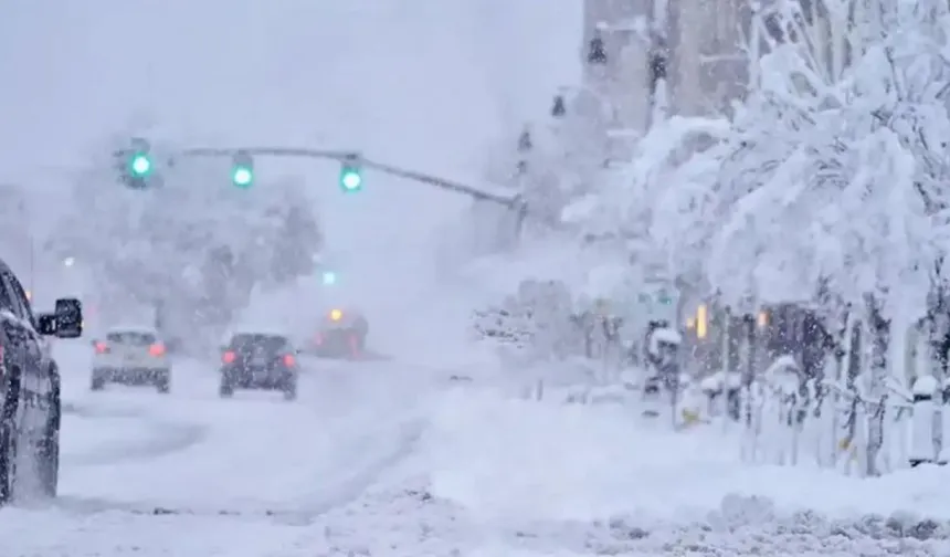 Batman’da Kar Yağışı Köy Yollarını Kapattı