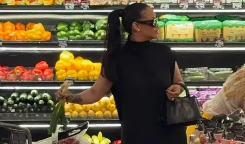 Rihanna Market Alışverişinde Görüntülendi