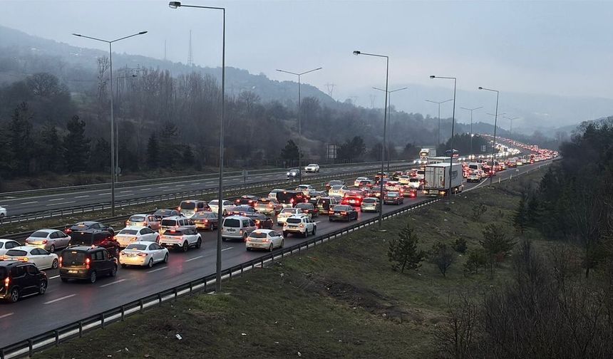 Bolu Geçişinde Bayram Dönüşü Trafik Yoğunluğu