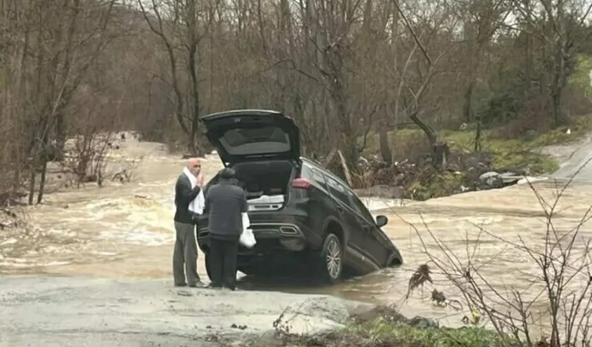 Çanakkale’de Sağanak Sel Yollar Kapandı