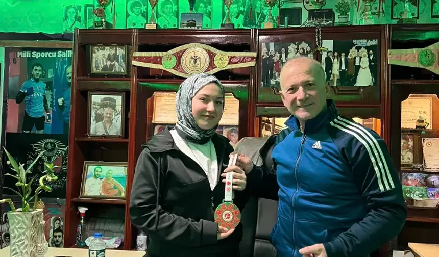 Nazlı Yurtsever Türkiye Üçüncüsü Oldu