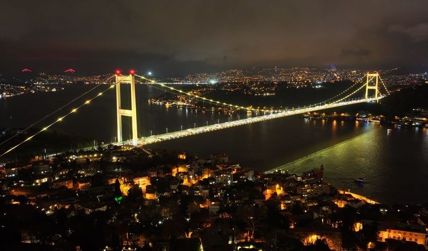 FSM Köprüsü Endometriozis İçin Sarıya Büründü