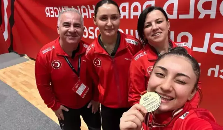 Ebru Acer Masa Tenisinde Altın Madalya Kazandı